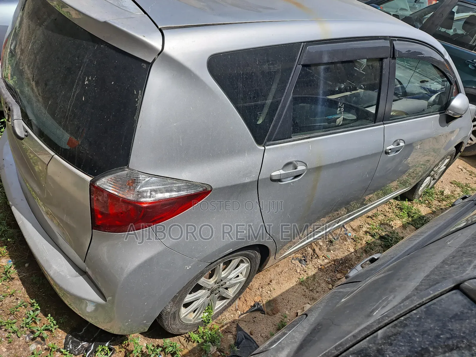 Toyota Ractis 1.5 FWD 2012 Silver