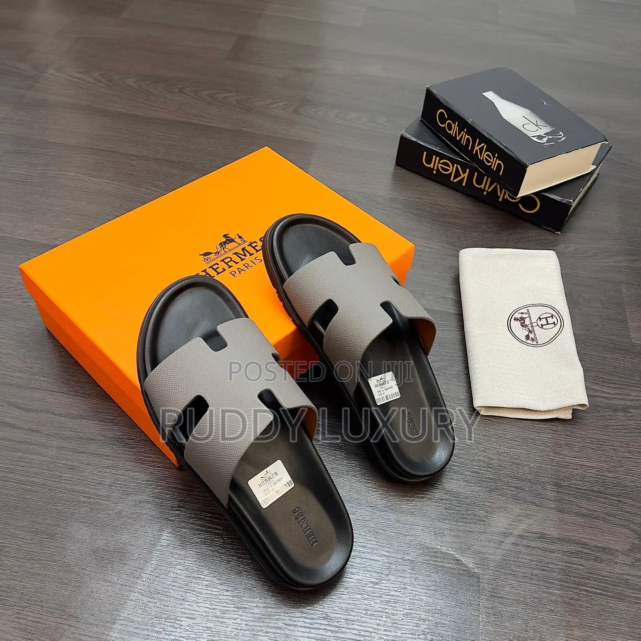 Hermès Izmir Sandals | Black Gray Calfskin Leather