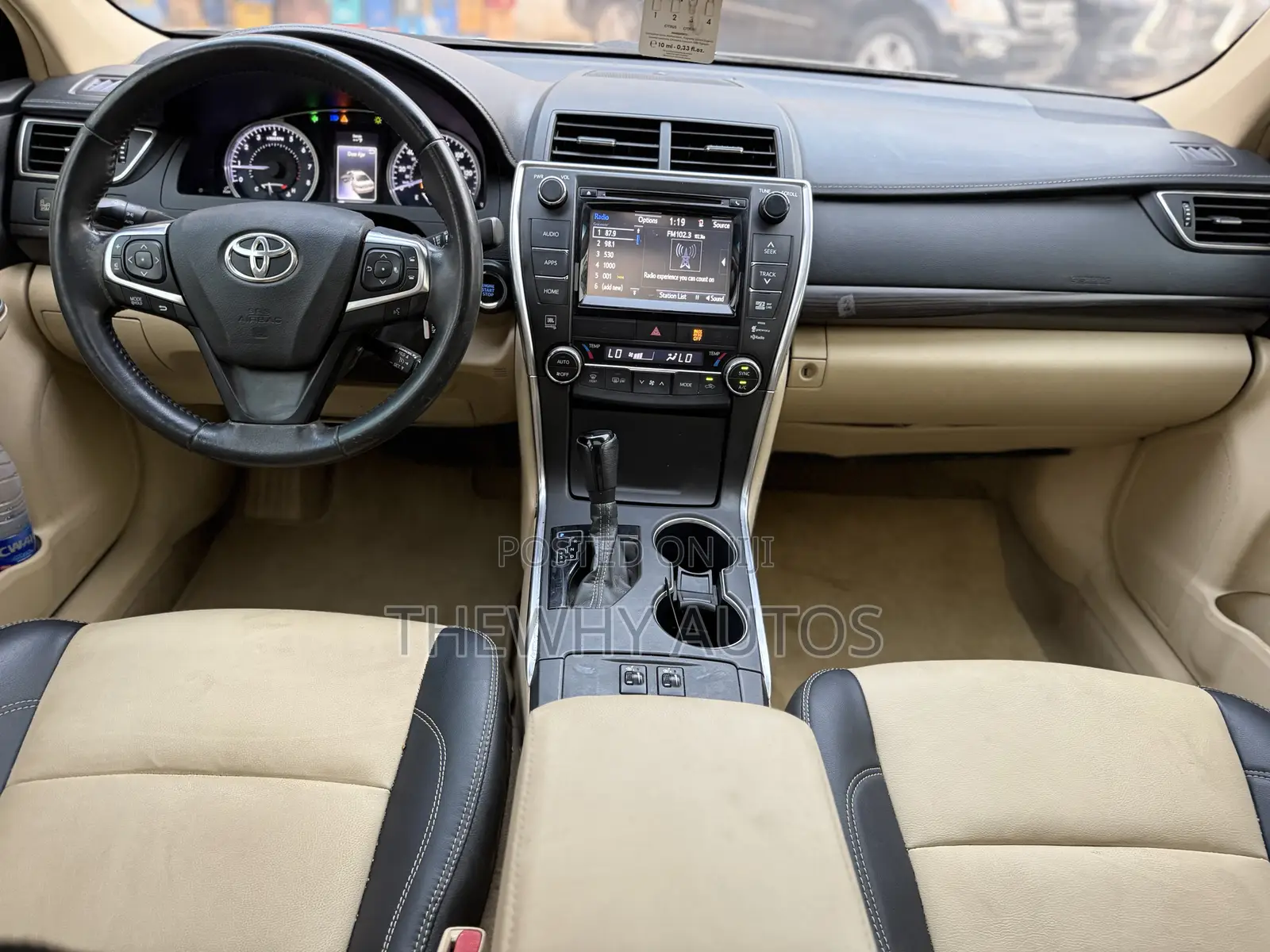 Toyota Camry XLE 4dr Sedan (3.5L 6cyl 6A) 2015 Gold