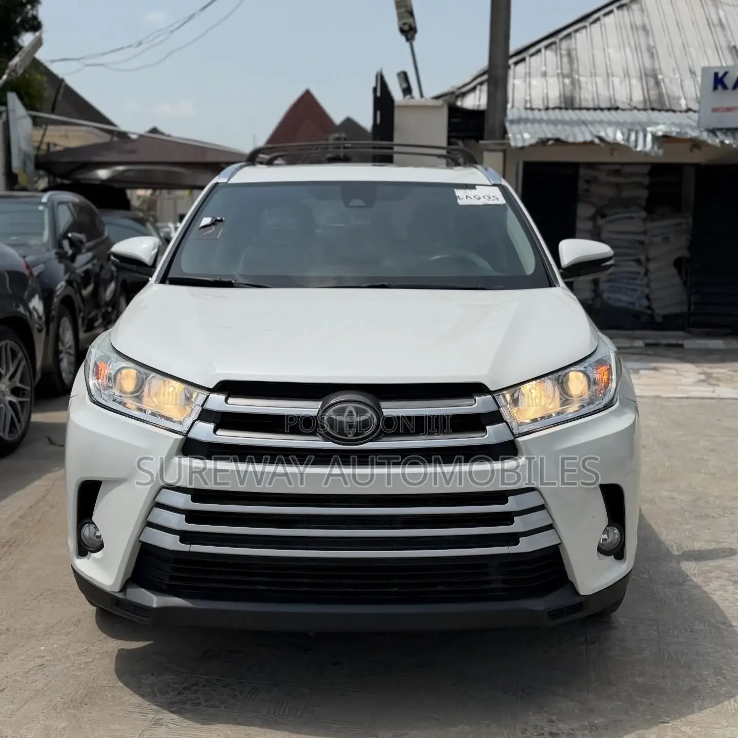 Toyota Highlander XLE 4x4 V6 (3.5L 6cyl 8A) 2018 White