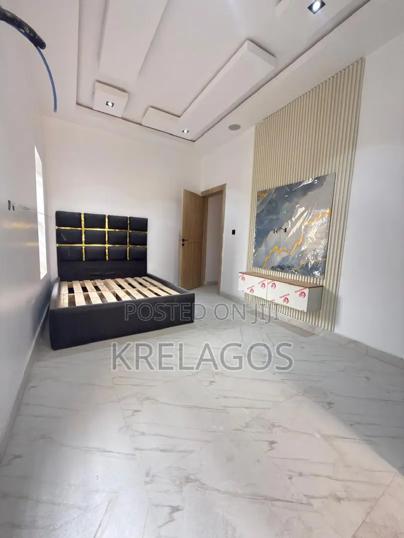 2bdrm Apartment in Ajiwe for sale