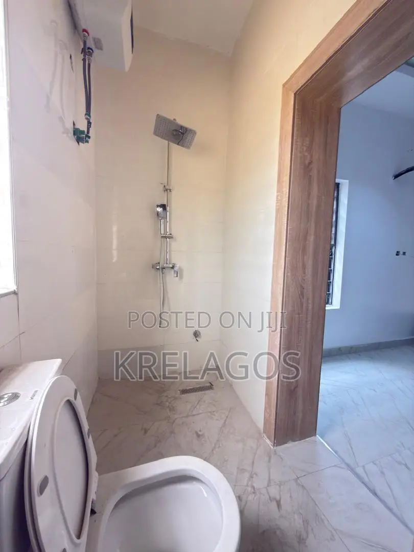 2bdrm Apartment in Ajiwe for sale