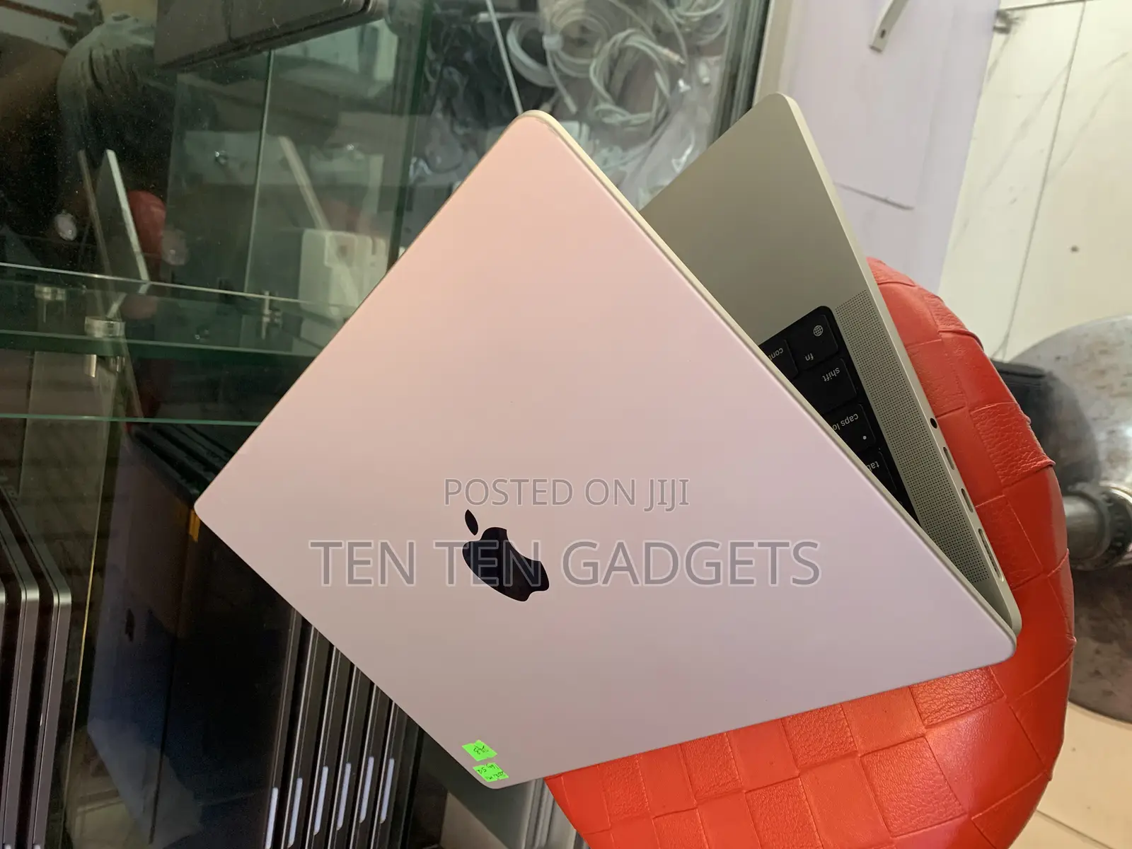 Laptop Apple MacBook Pro 2021 M1 16GB Apple M1 Pro SSD 1T