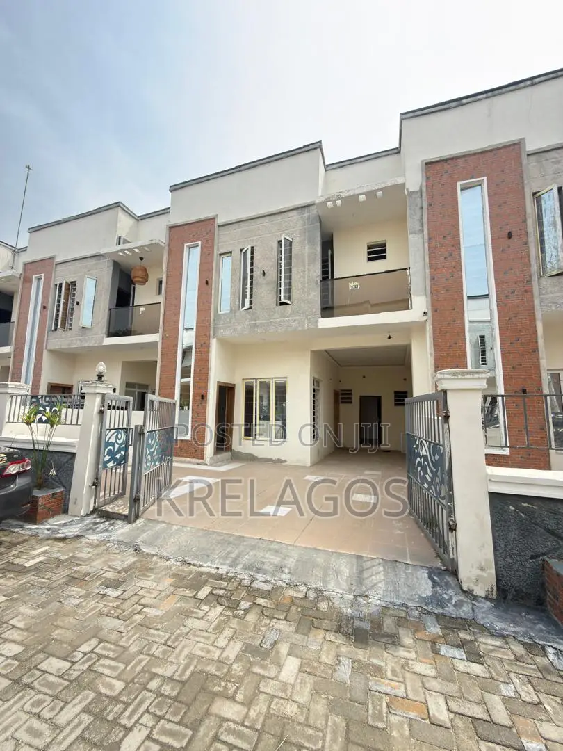 4bdrm Apartment in Ajiwe for sale