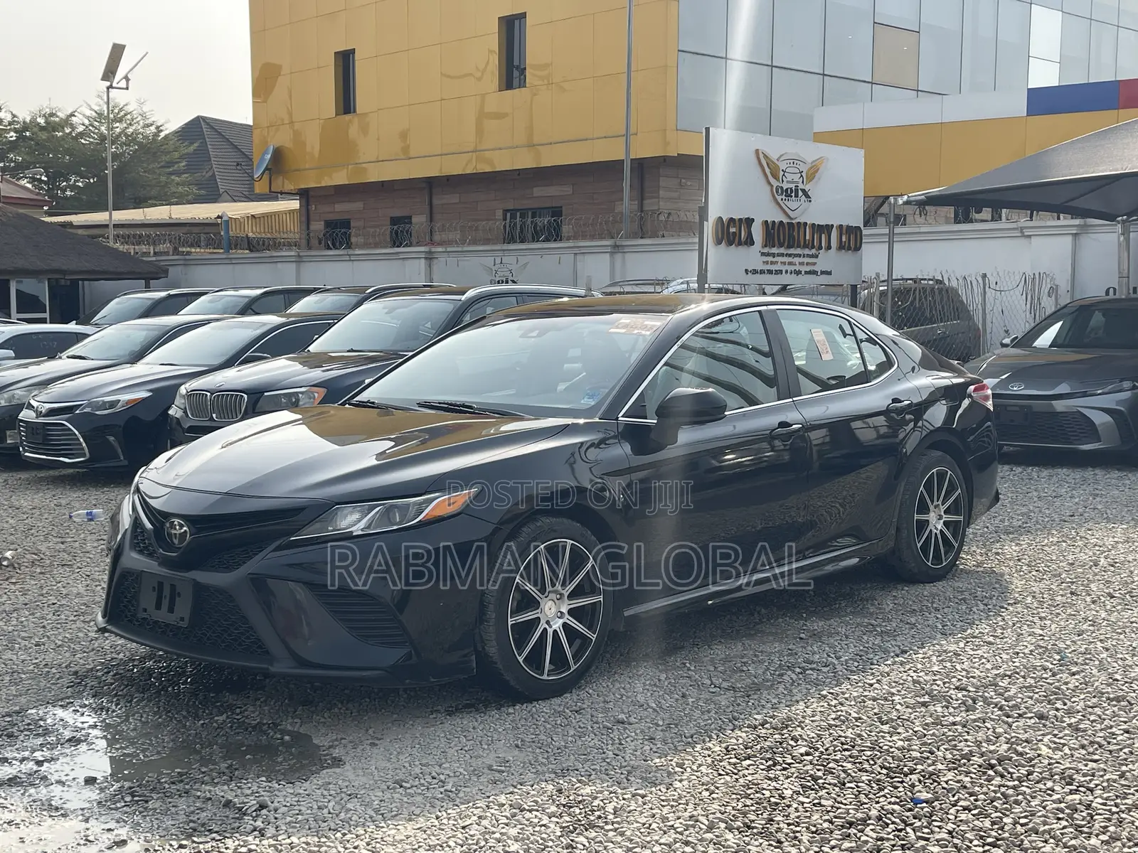 Toyota Camry SE 2021 Black