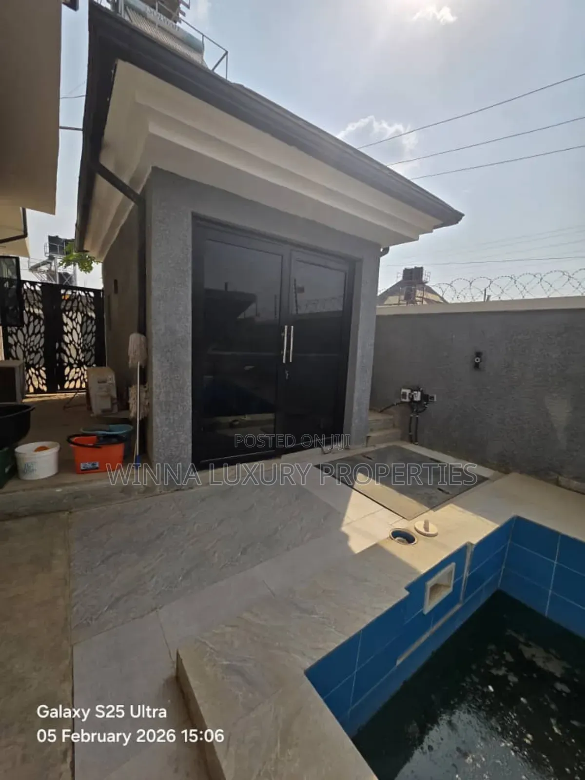 5bdrm Mansion in Light House, Lugbe District for sale
