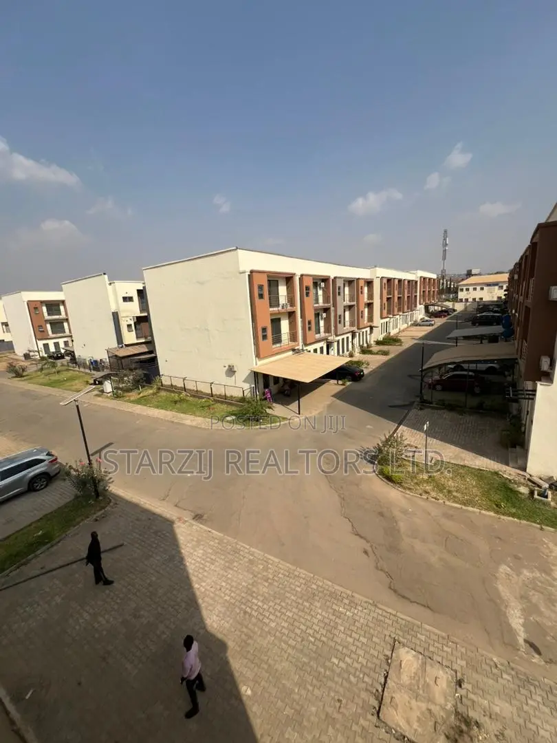 6bdrm Duplex in Apo District for sale