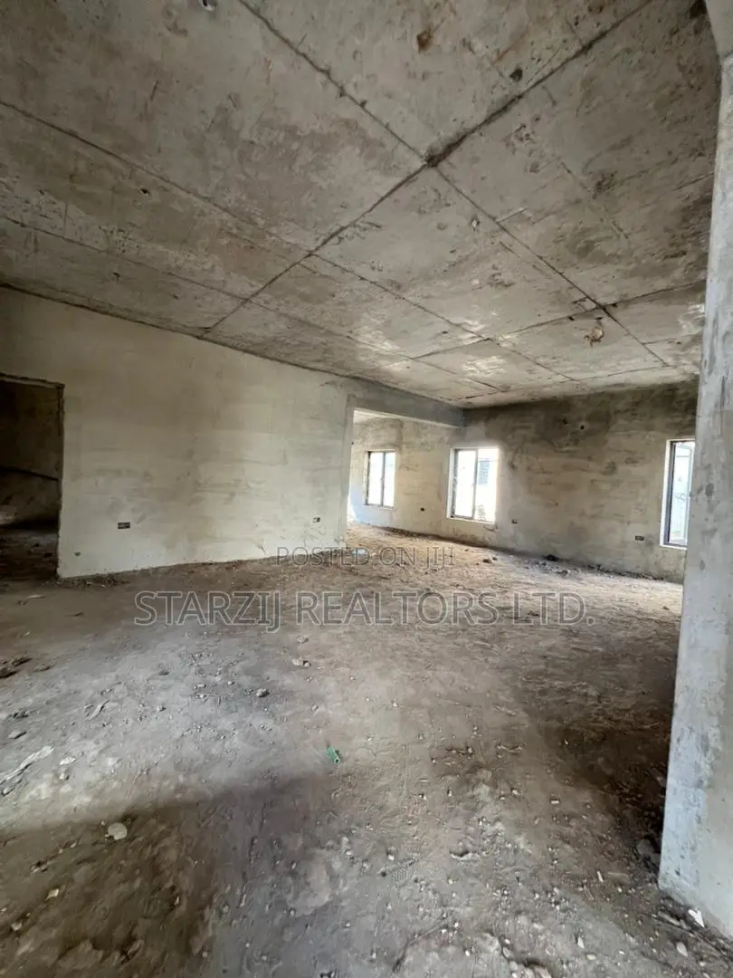 6bdrm Duplex in Apo District for sale