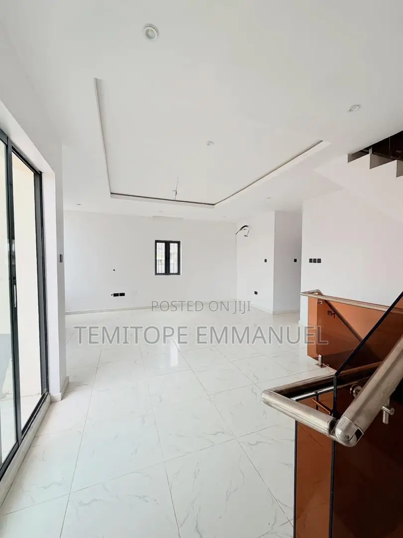 Furnished 4bdrm Duplex in Obanikoro Lagos for sale