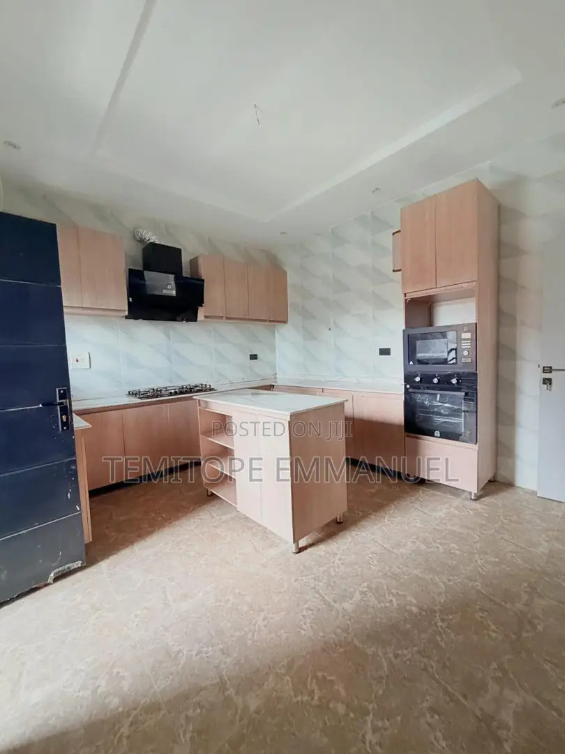 Furnished 4bdrm Duplex in Obanikoro Lagos for sale