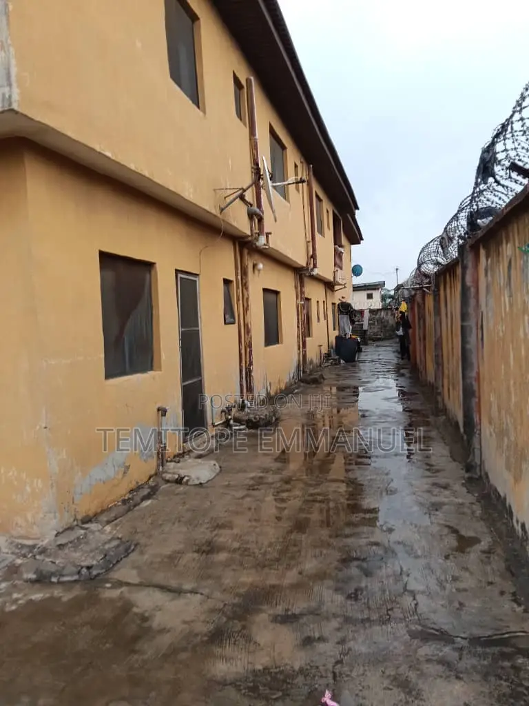 Furnished 18bdrm Apartment in Akowonjo, Lagos for sale