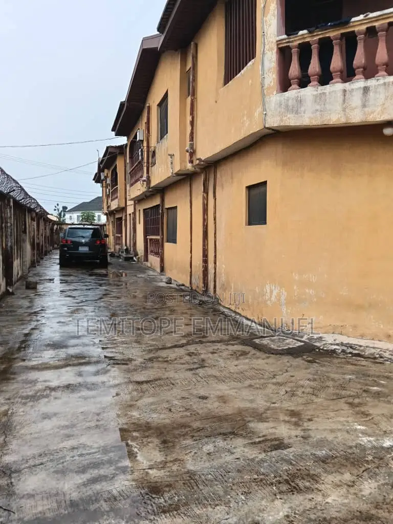 Furnished 18bdrm Apartment in Akowonjo, Lagos for sale