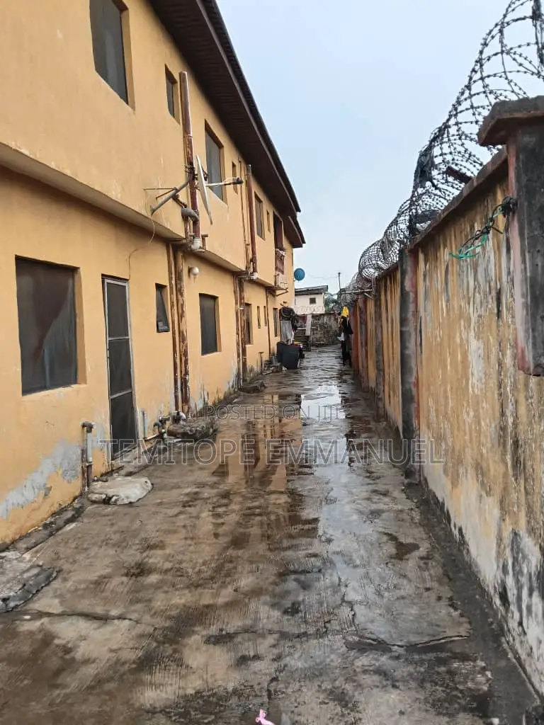Furnished 18bdrm Apartment in Akowonjo, Lagos for sale