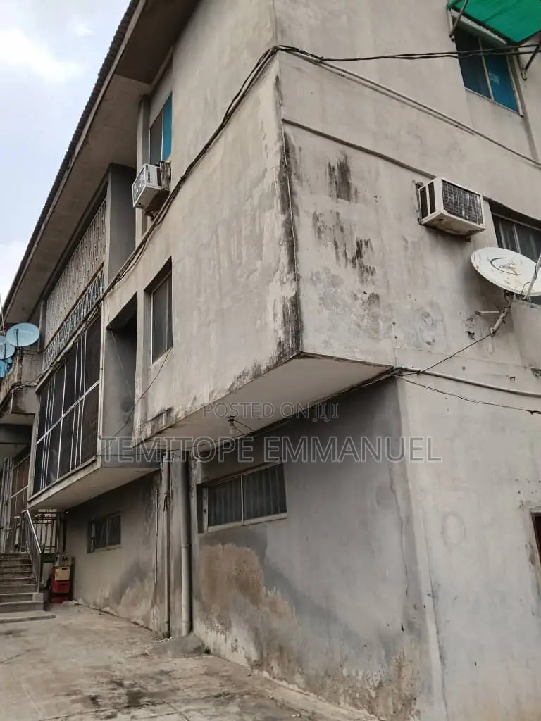 Furnished 12bdrm House in Cement Lagos for sale
