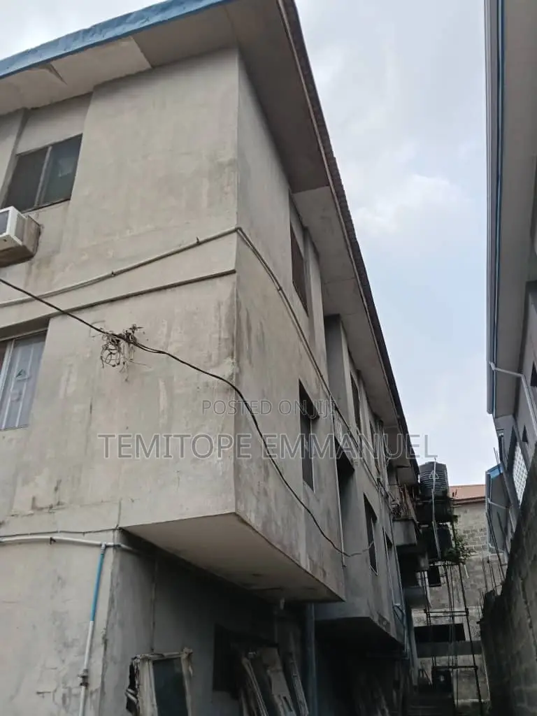 Furnished 12bdrm House in Cement Lagos for sale