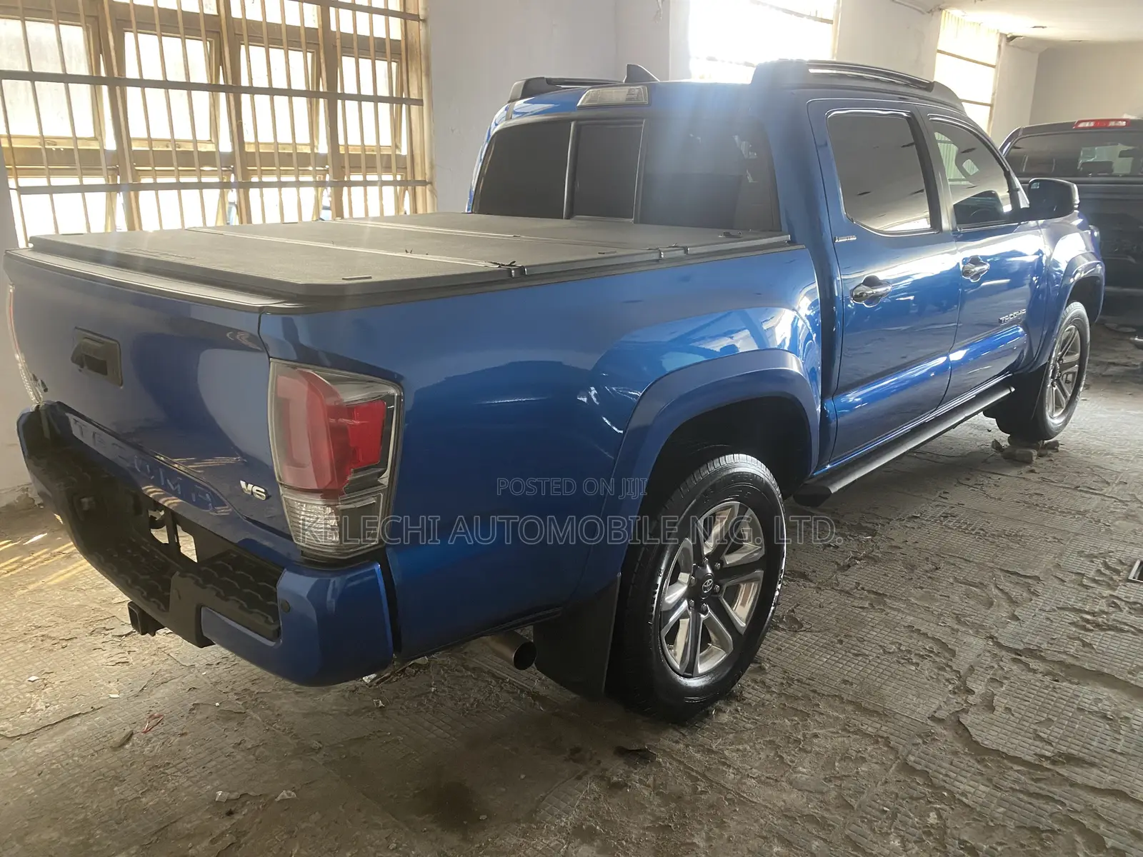 Toyota Tundra Limited 5.7L V8 4x2 CrewMax 5.6 ft. box 145.7 in. WB 2018 Blue