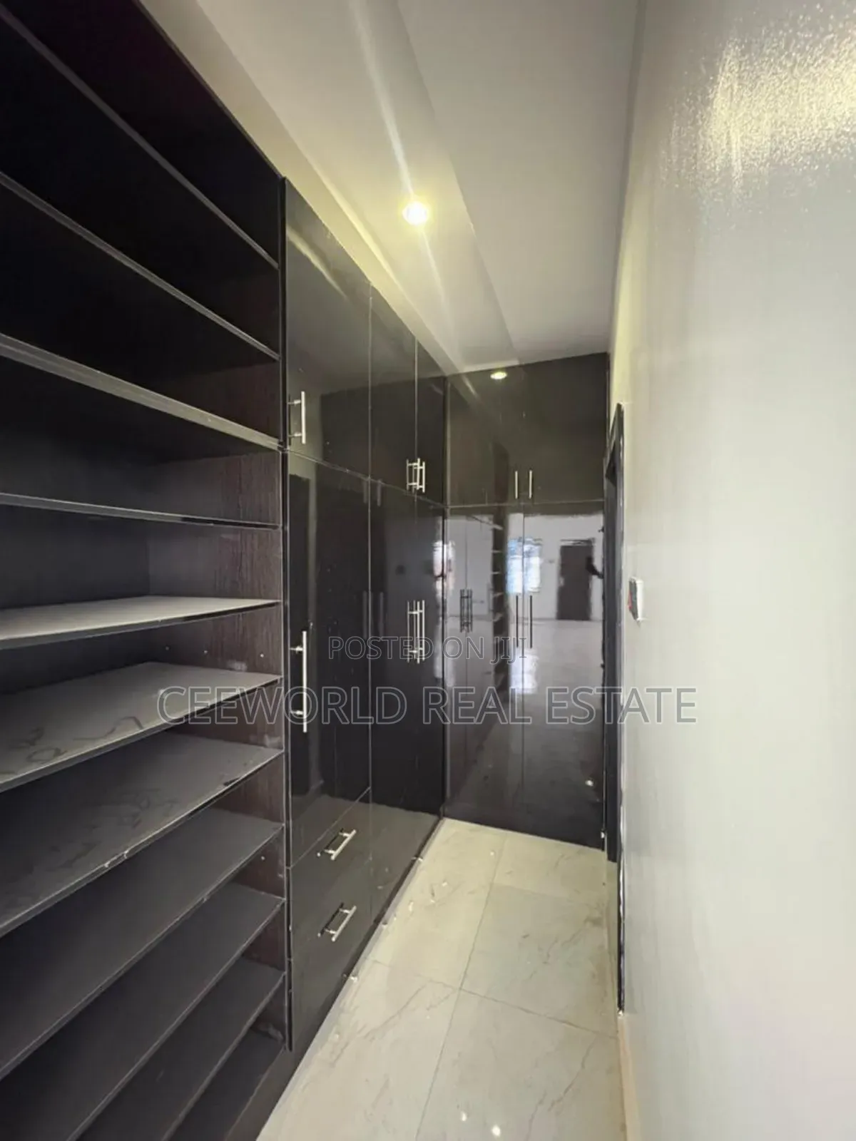 Furnished 5bdrm Duplex in Oluyole Estate for sale