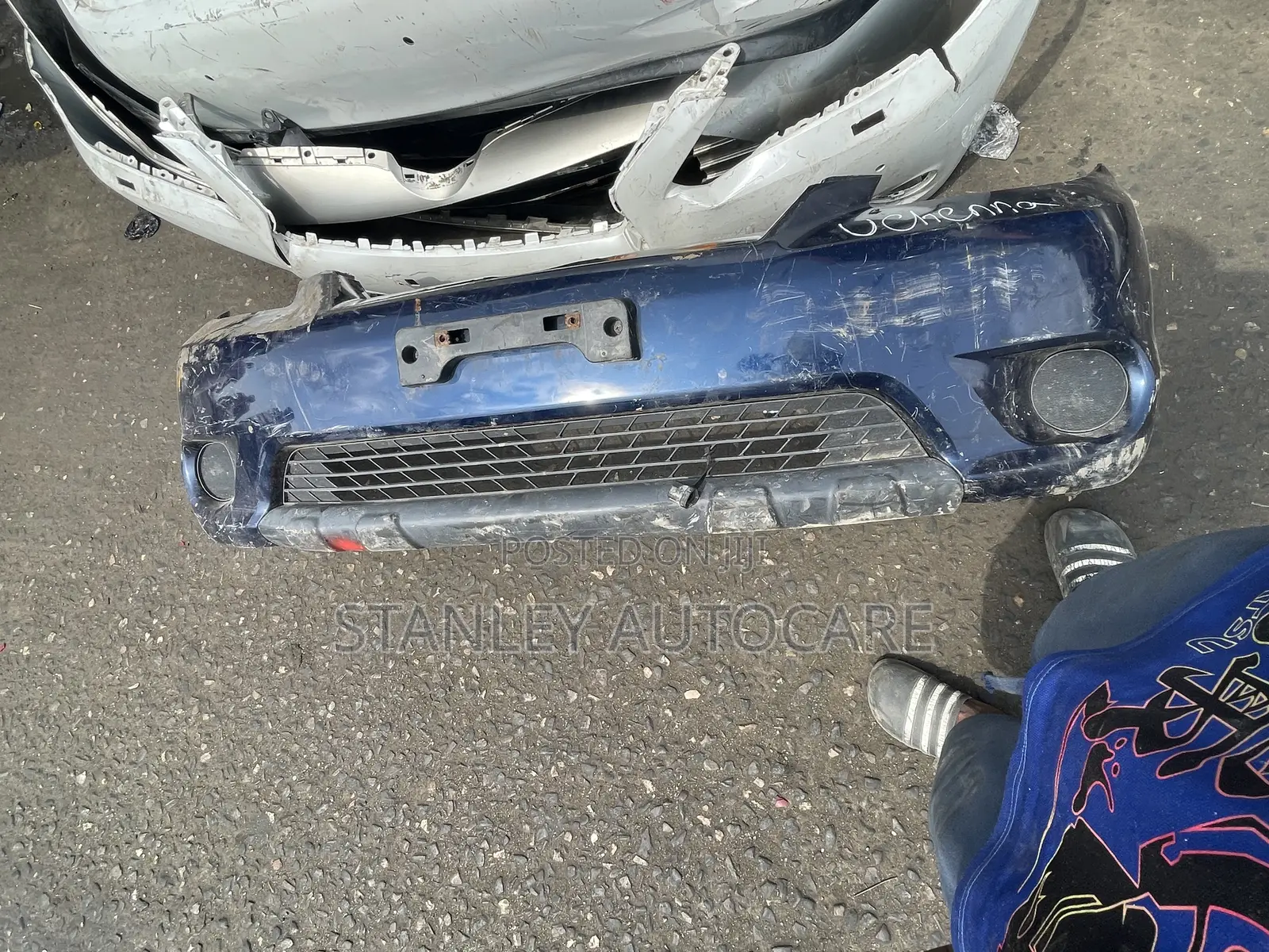 Front Bumper Matrix 2005