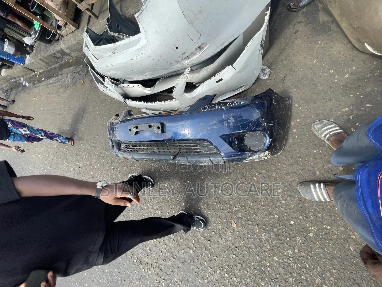 Front Bumper Matrix 2005