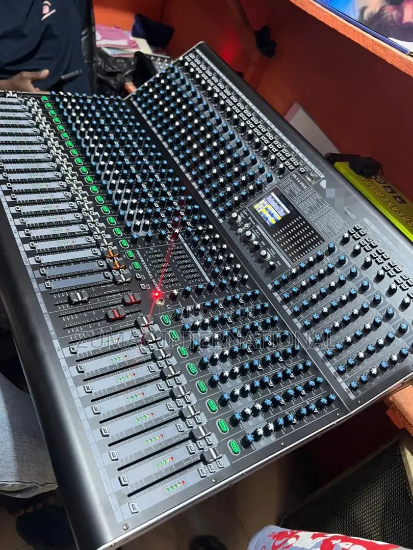 26 Channels Steck Audio Mixer