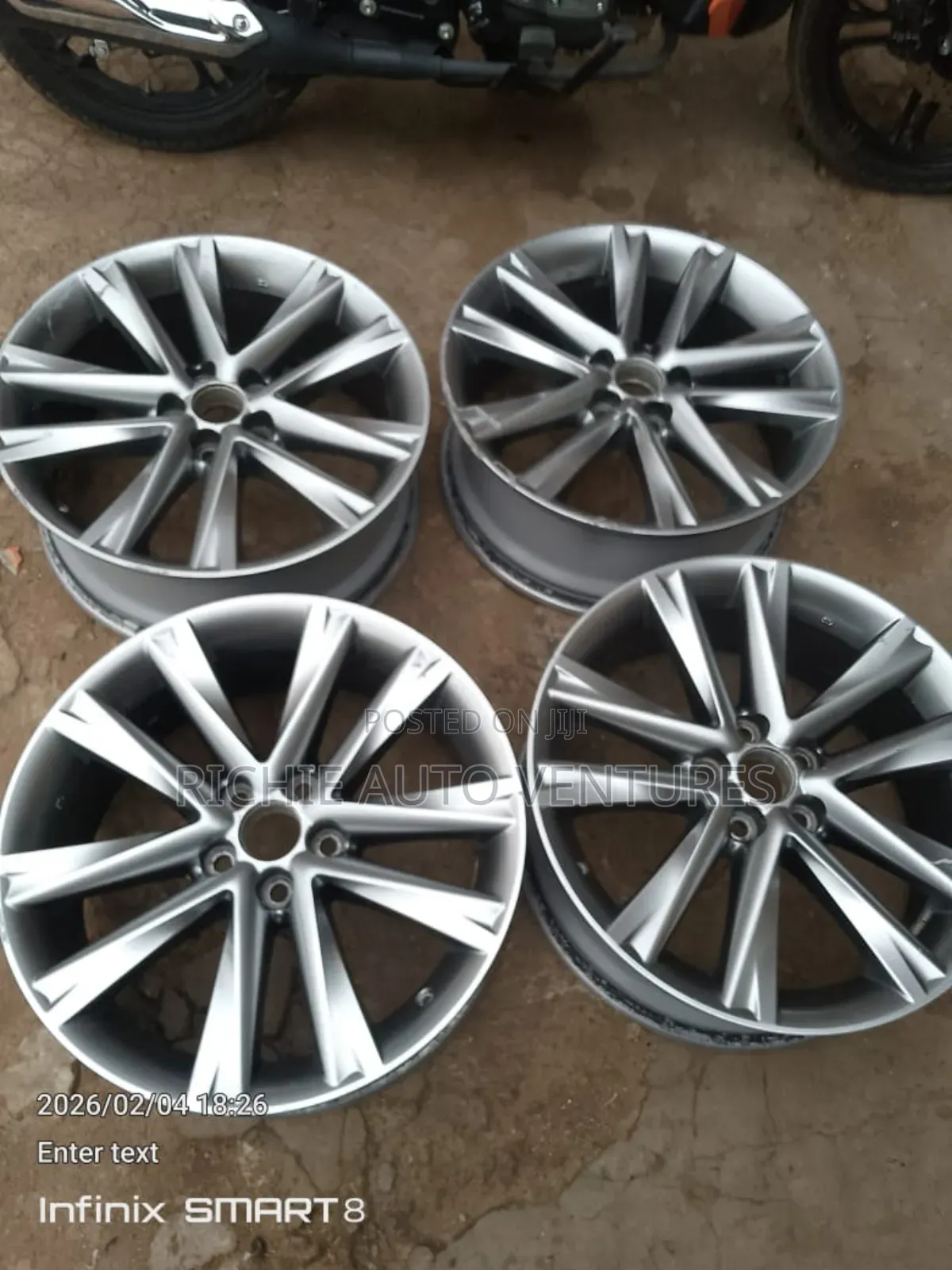 Original Oem Lexus 350, 2015 19inch Rim Pencil Color.