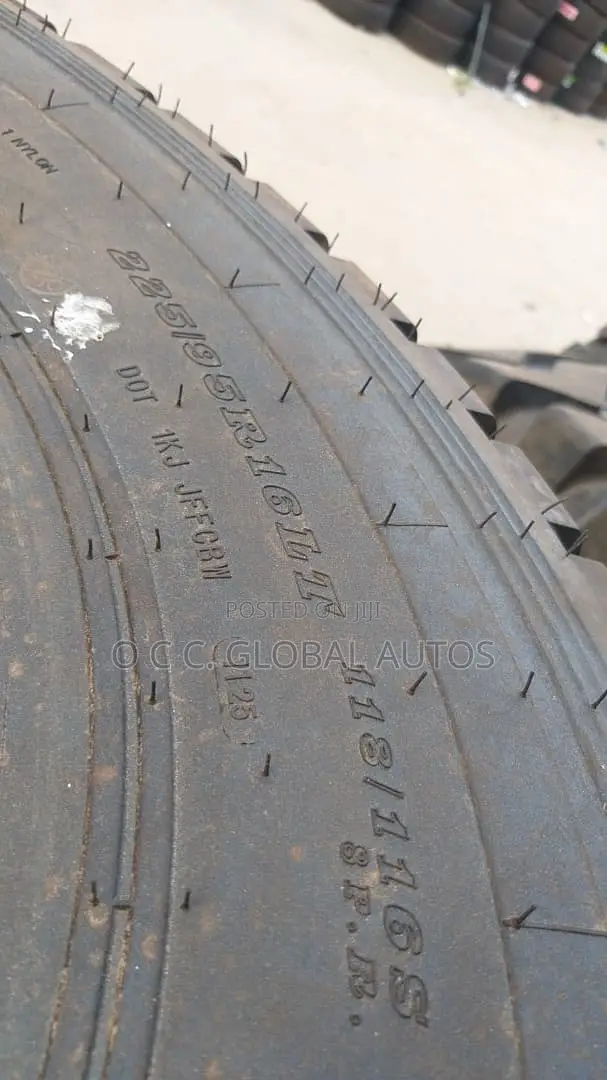 China Tire 🛞 225/ 95r/ 16 Lt