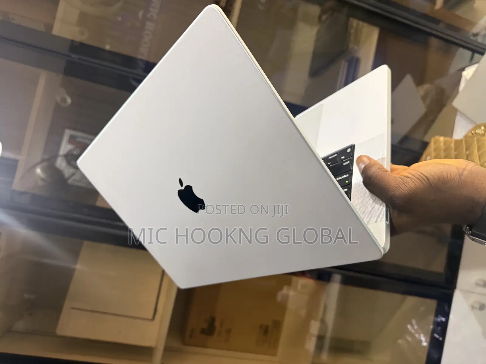 Laptop Apple MacBook Pro 2021 M1 16GB Apple M1 Pro SSD 512GB