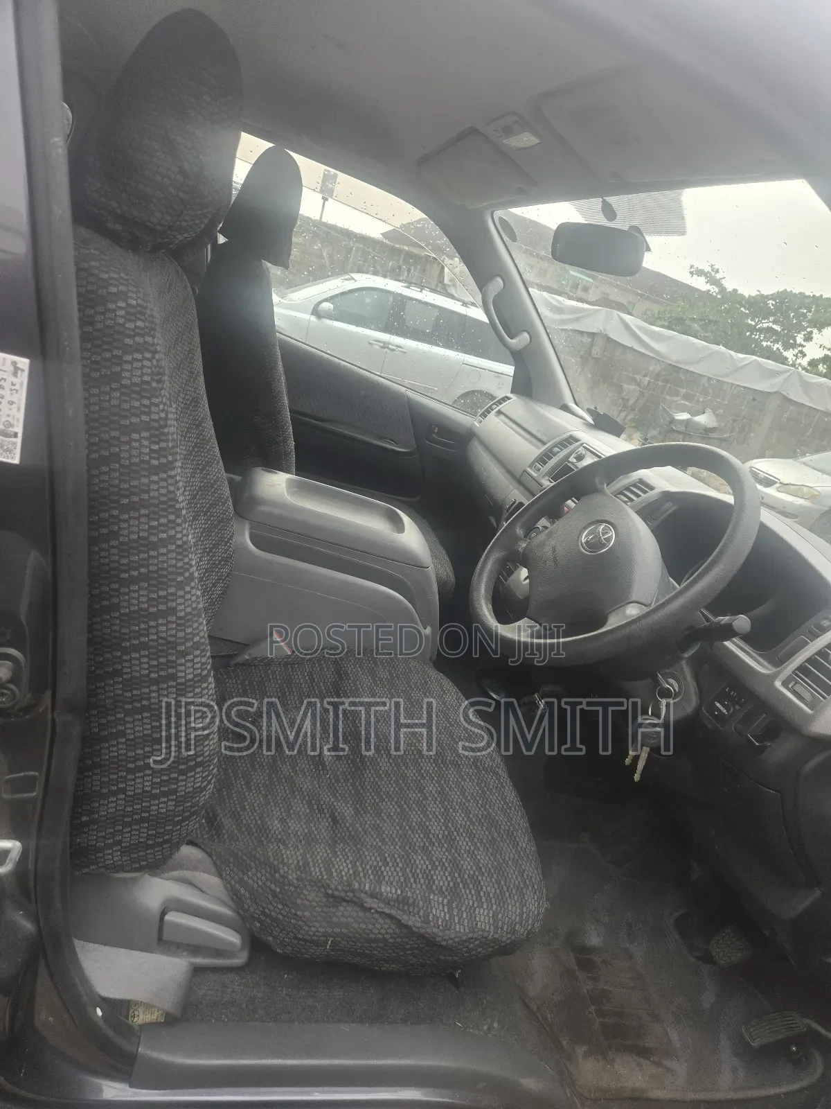 Toyota HiAce 2010