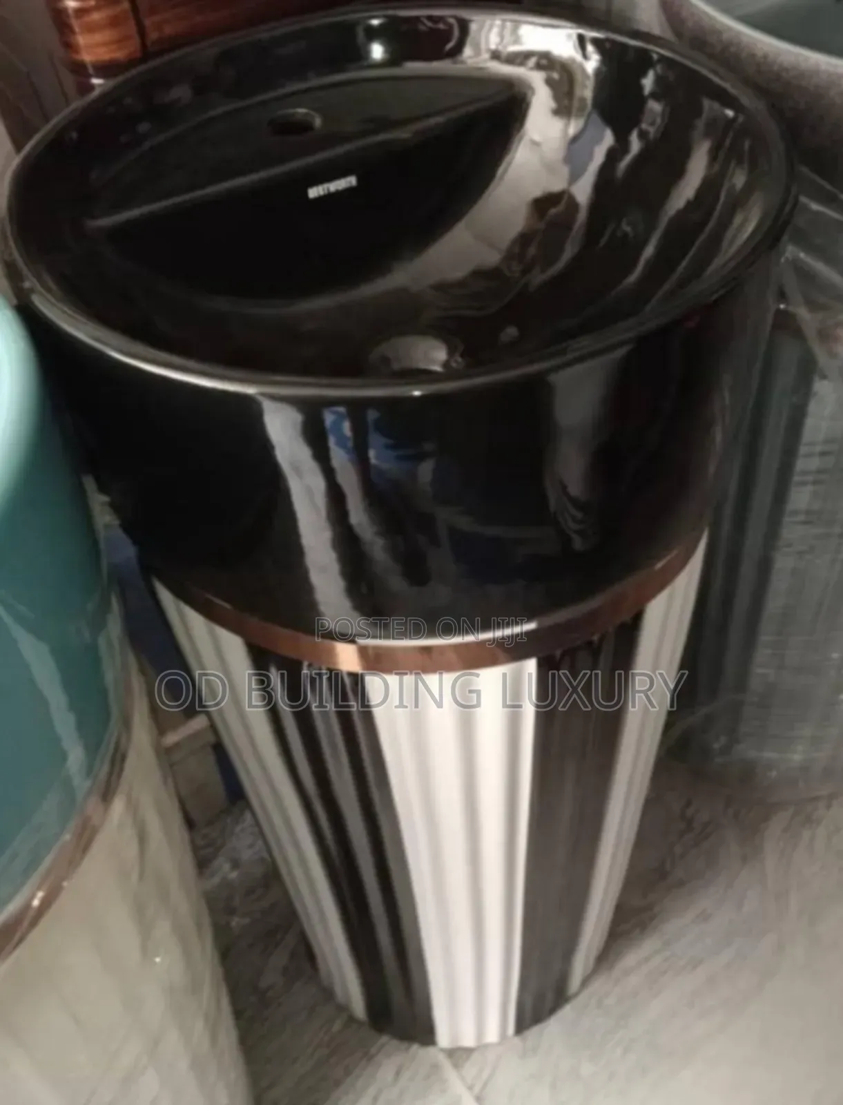 Ceramic Standing Wash Basin