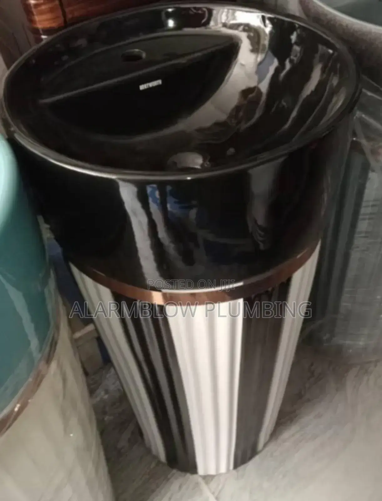 Ceramic Standing Wash Basin