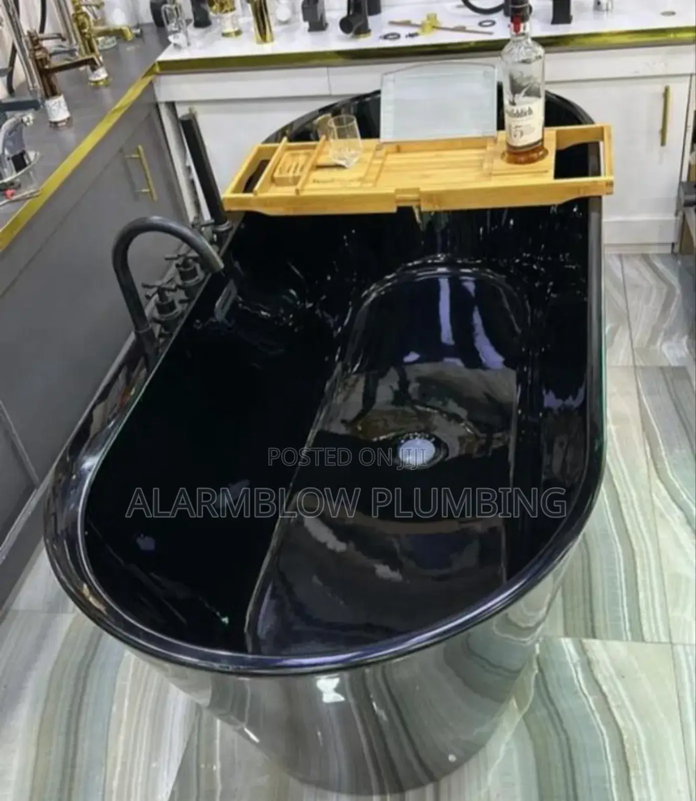 Woodbridge Freestanding Contemporary Acrylic Soaking Bathtub (Black).