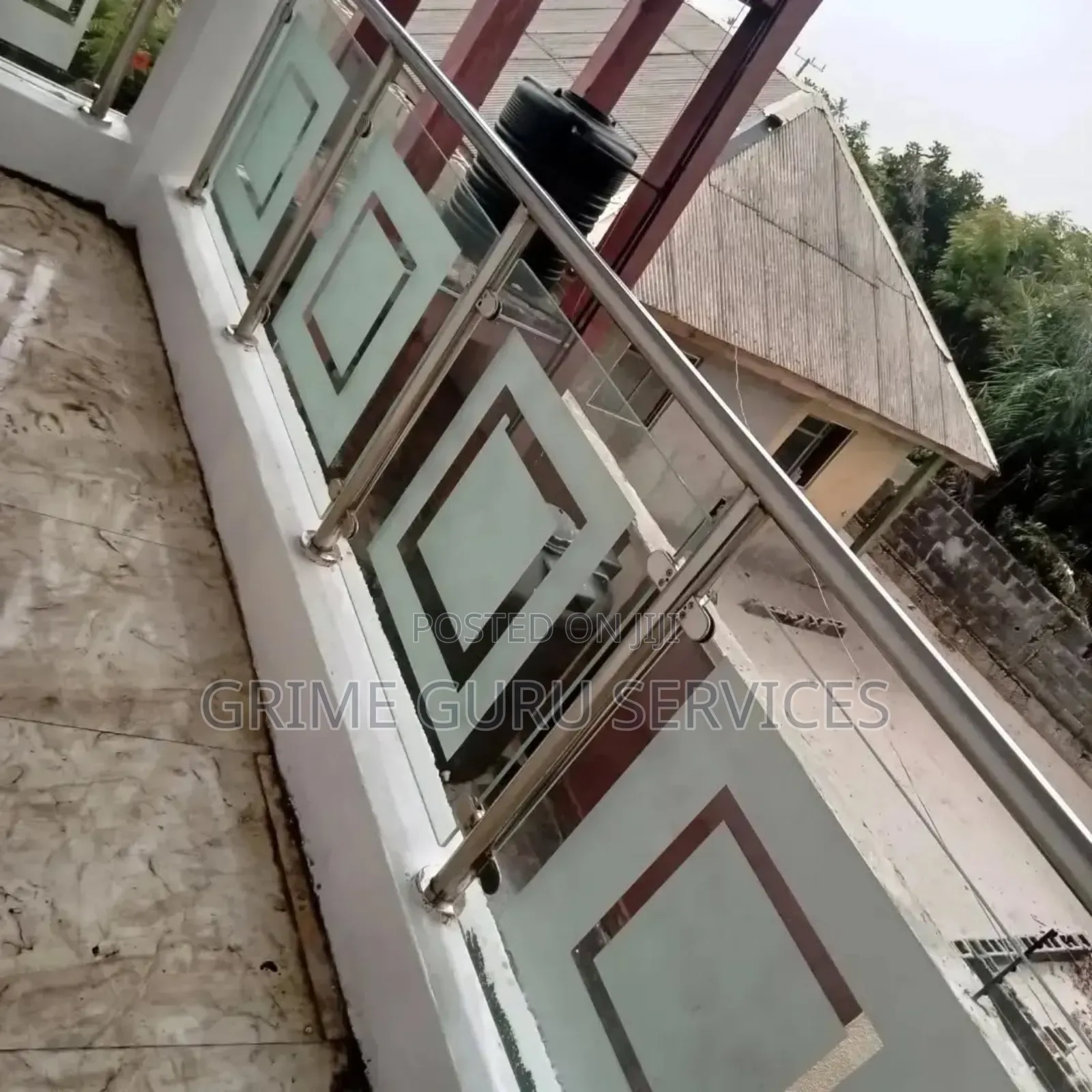 Before and After Hand Staircase Railings Cleaning