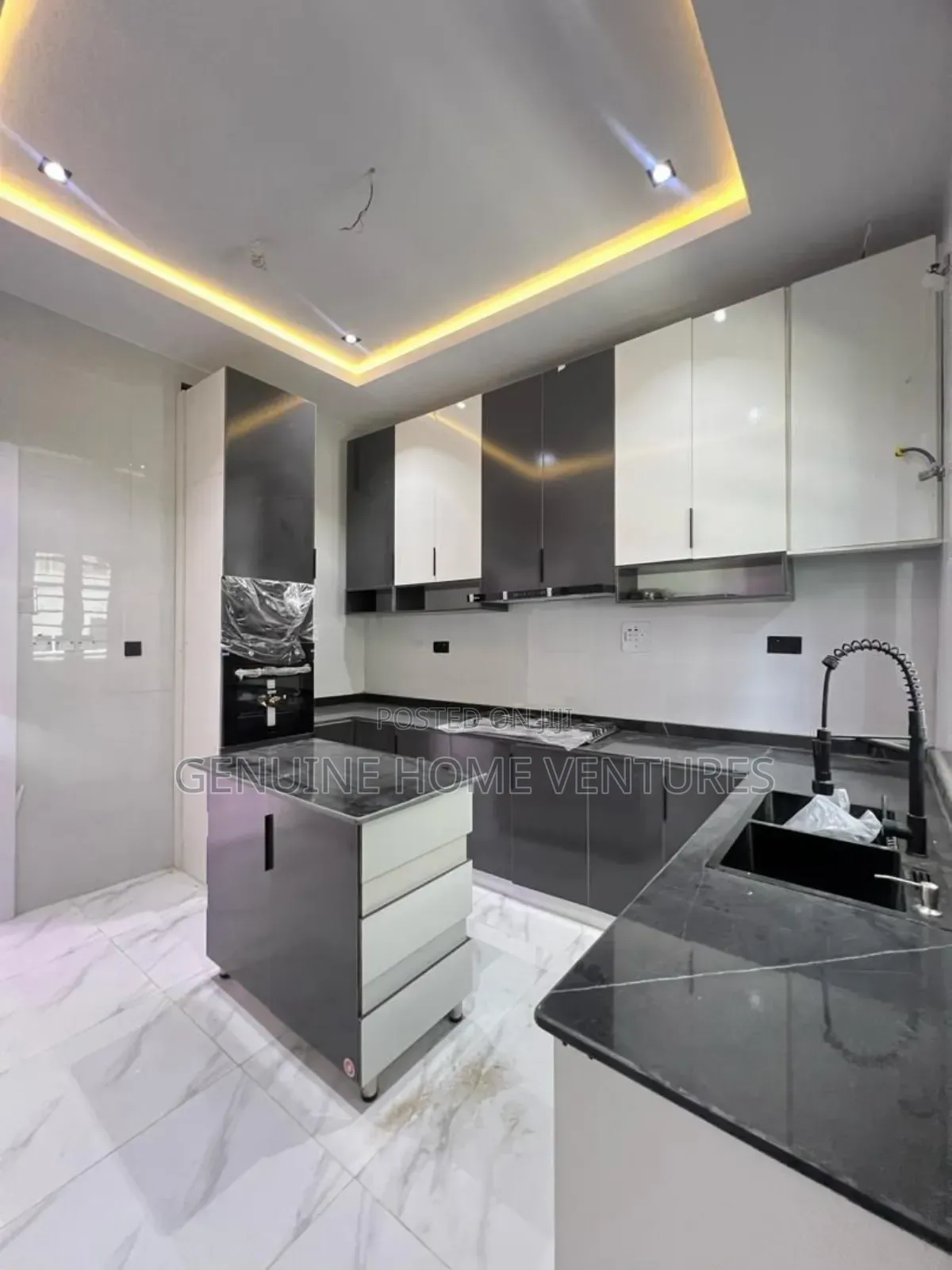 4bdrm Duplex in Ikota for sale