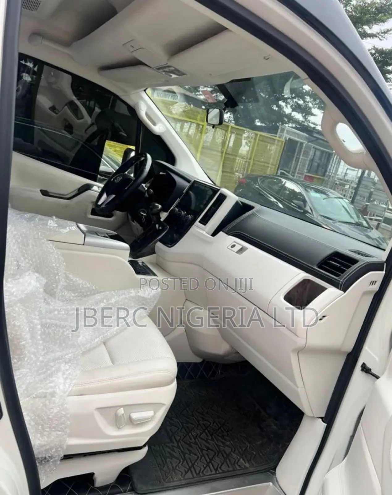Toyota HiAce 2022 Black