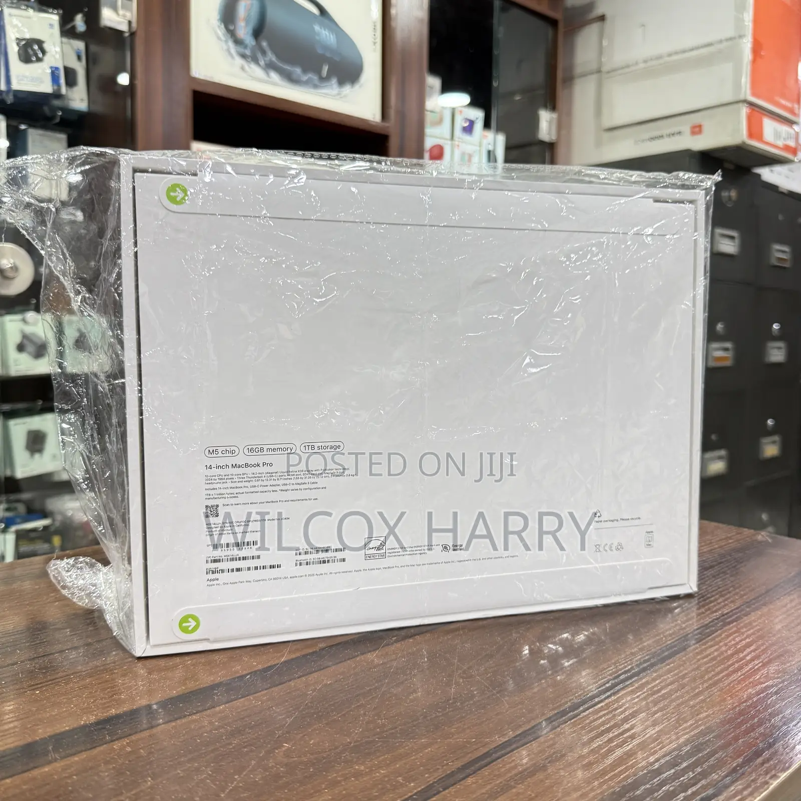 New Laptop Apple Macbook Pro 2025 M5 14-Inch 16GB Apple M5 SSD 1T