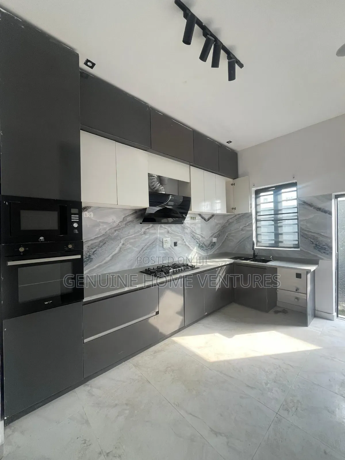 4bdrm Duplex in Ikota for sale