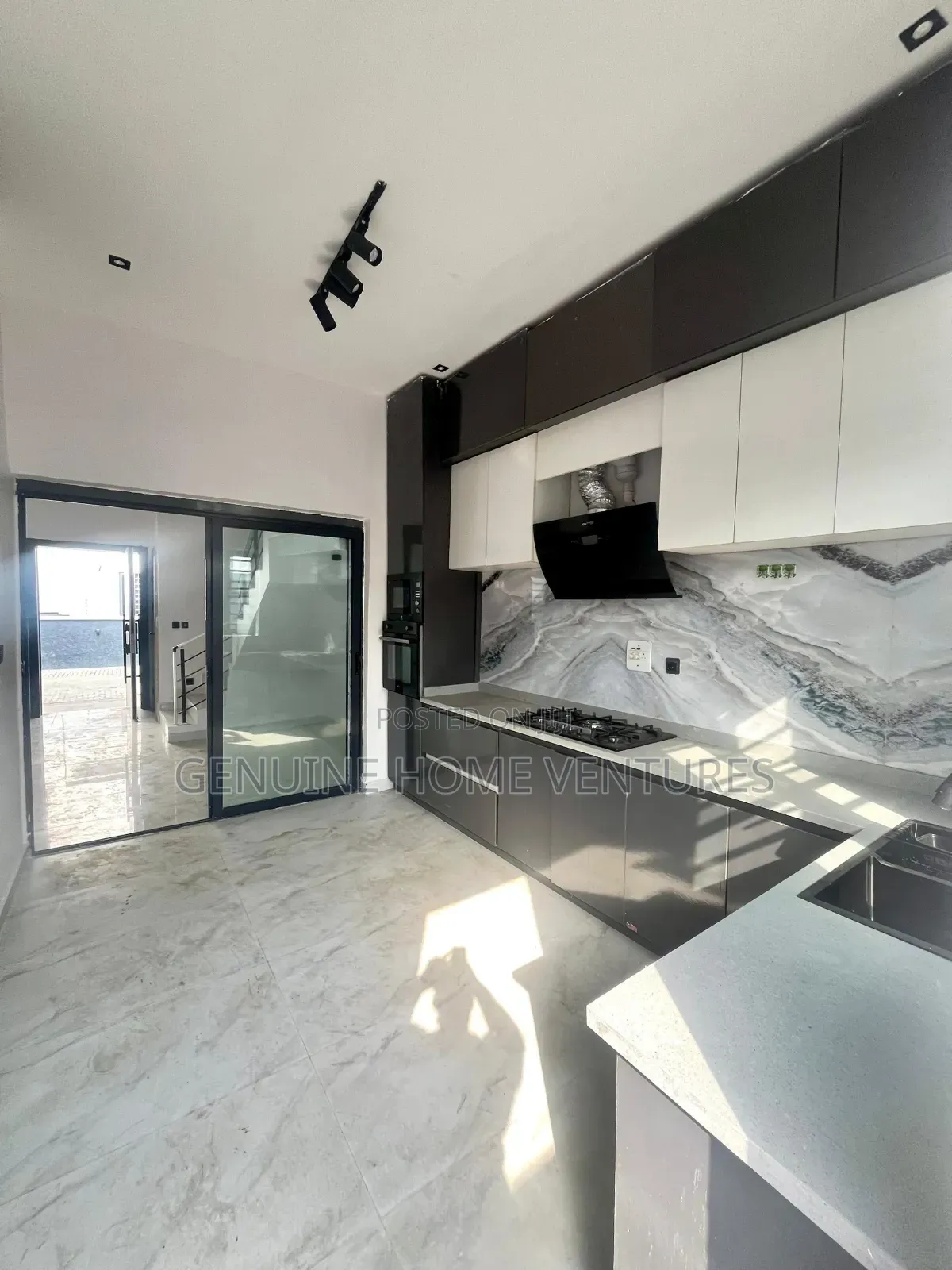 4bdrm Duplex in Ikota for sale
