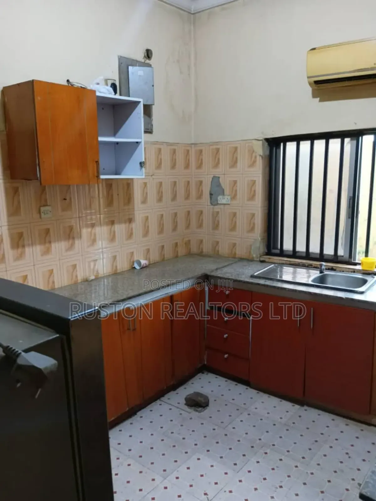 Furnished 3bdrm Apartment in Dugbe (Onireke) for rent