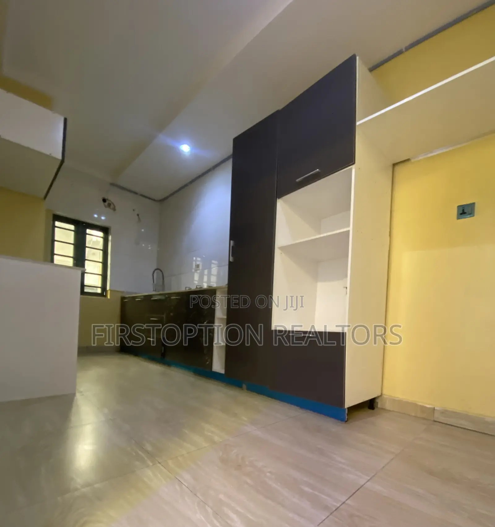 3bdrm Townhouse/Terrace in Pennek Estate, Off Lekki-Epe Expressway
