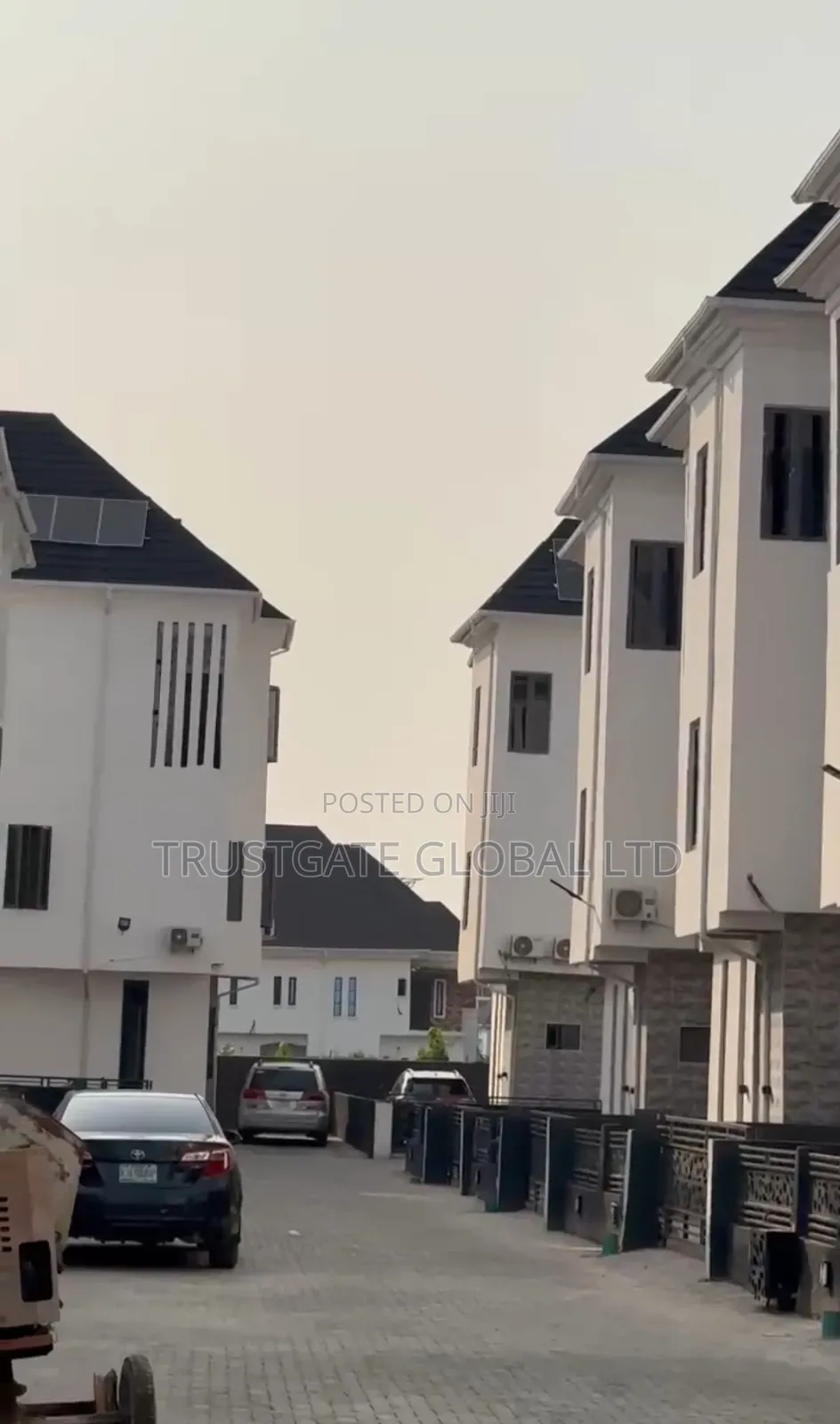 5bdrm Duplex in Lommod Gardens, Ago Palace for sale