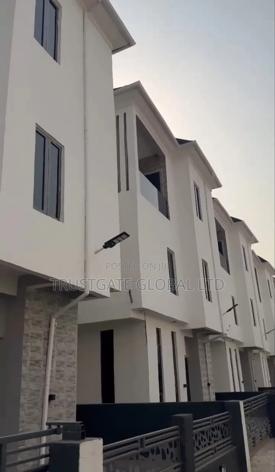 5bdrm Duplex in Lommod Gardens, Ago Palace for sale
