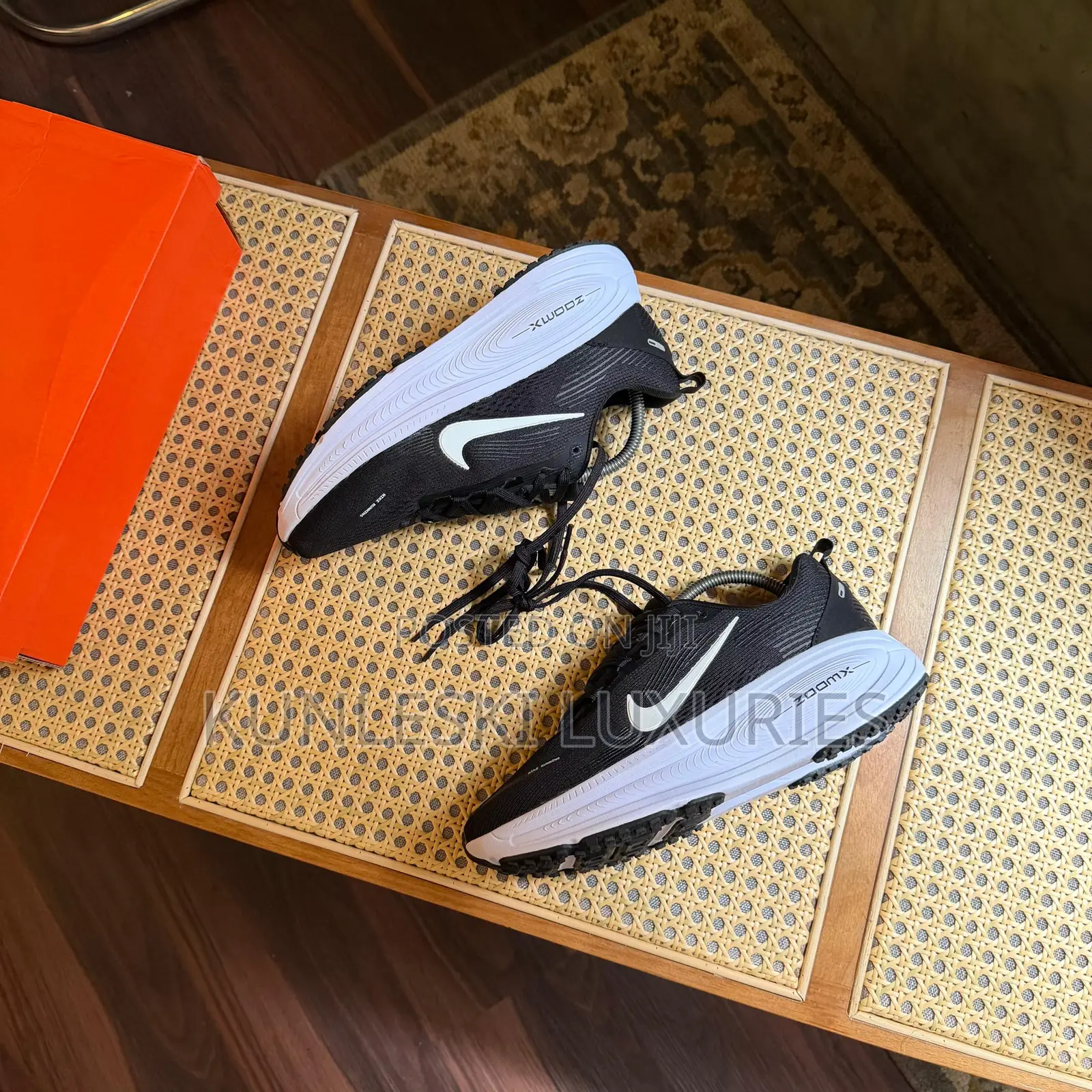 Original Nike Vomero 18 Road Runner