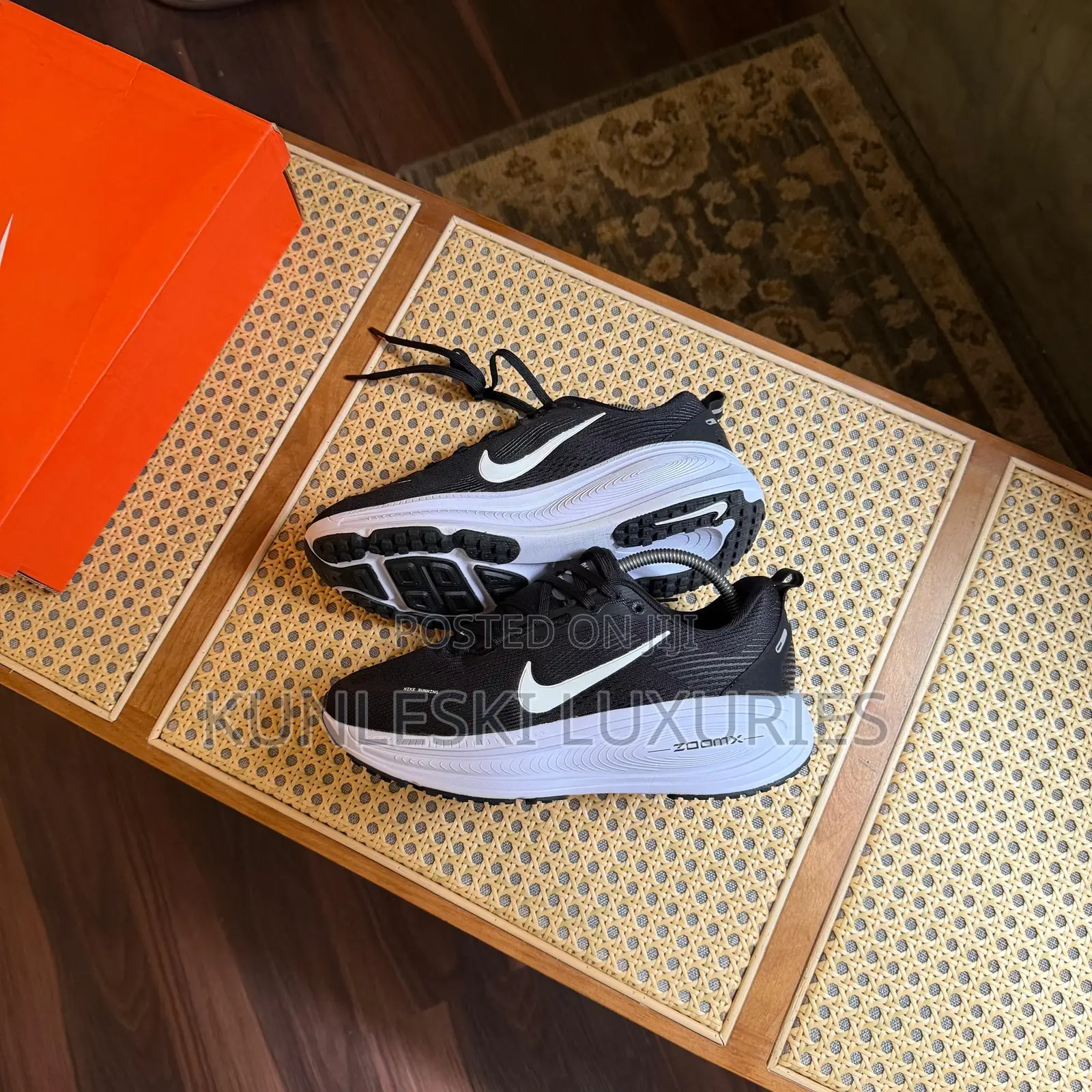 Original Nike Vomero 18 Road Runner