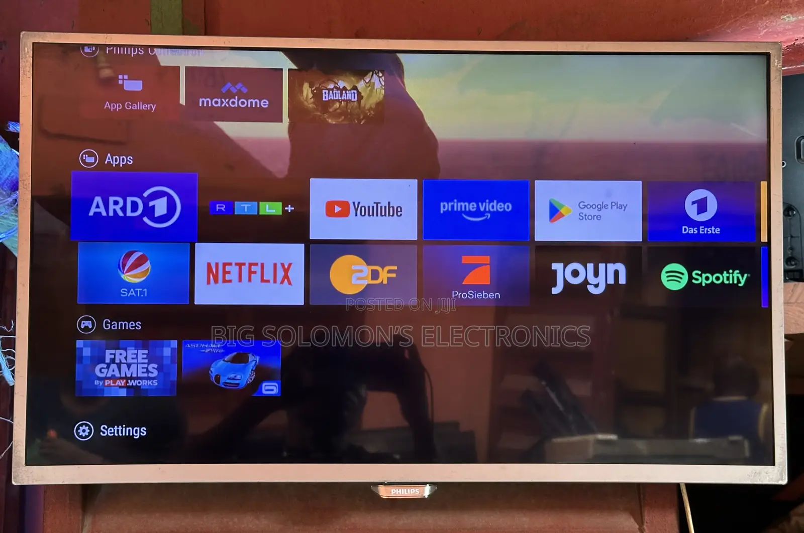 Philips 32 Full Smart Tv With Amazing Smart Feature and Ambient Light