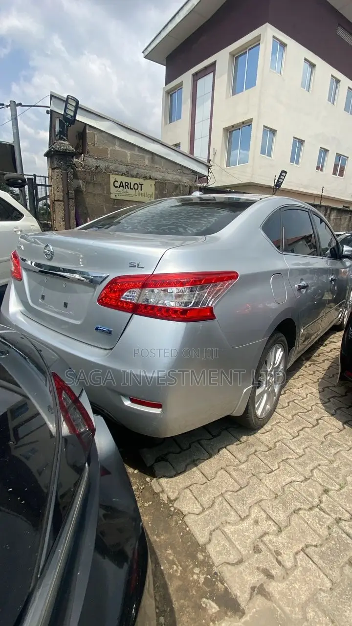 Nissan Sentra SV 4dr Sedan (1.8L 4cyl CVT) 2015 Silver