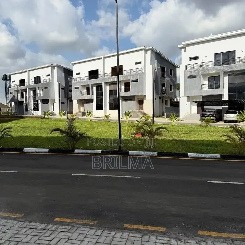 4bdrm Duplex in Mabushi for sale