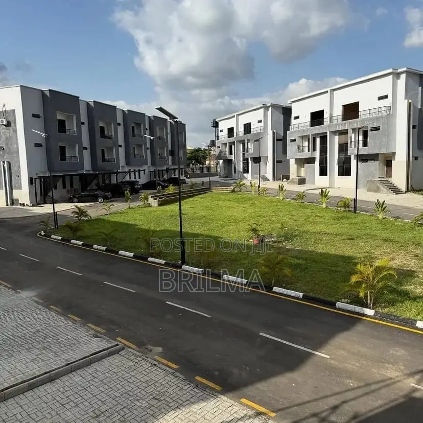 4bdrm Duplex in Mabushi for sale
