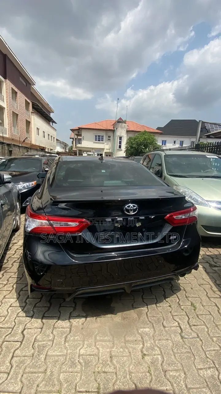 Toyota Camry SE FWD 2020 Black