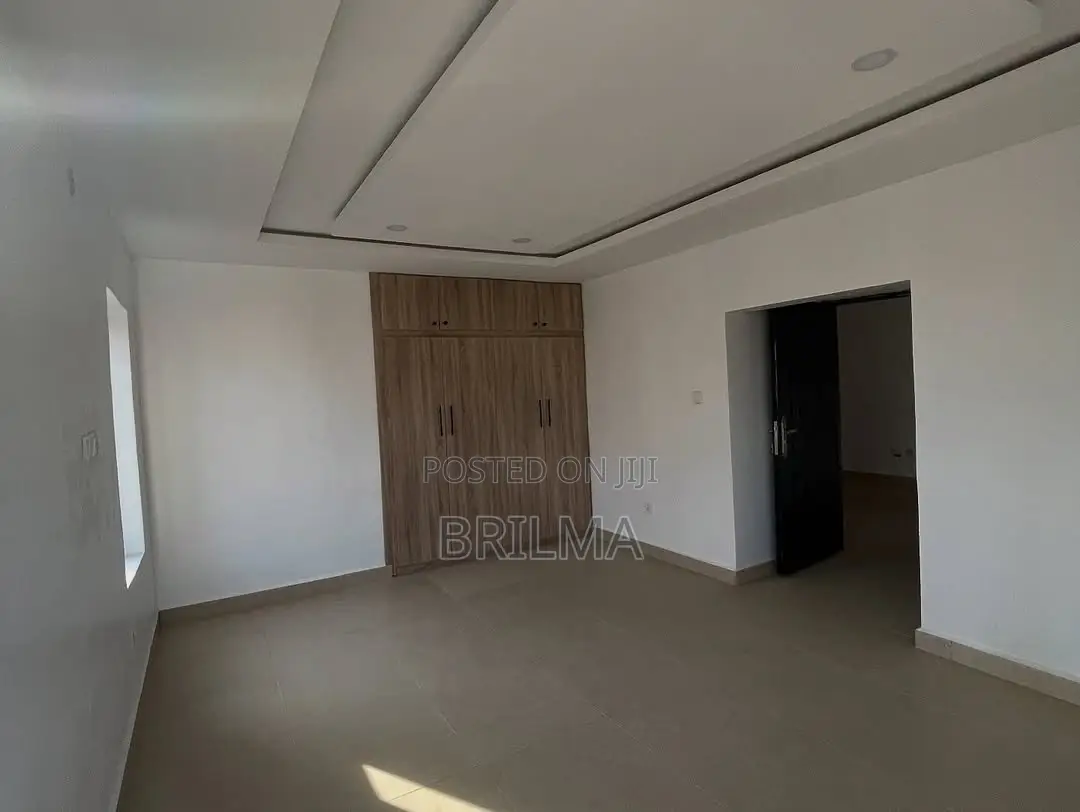 4bdrm Duplex in Kado for sale