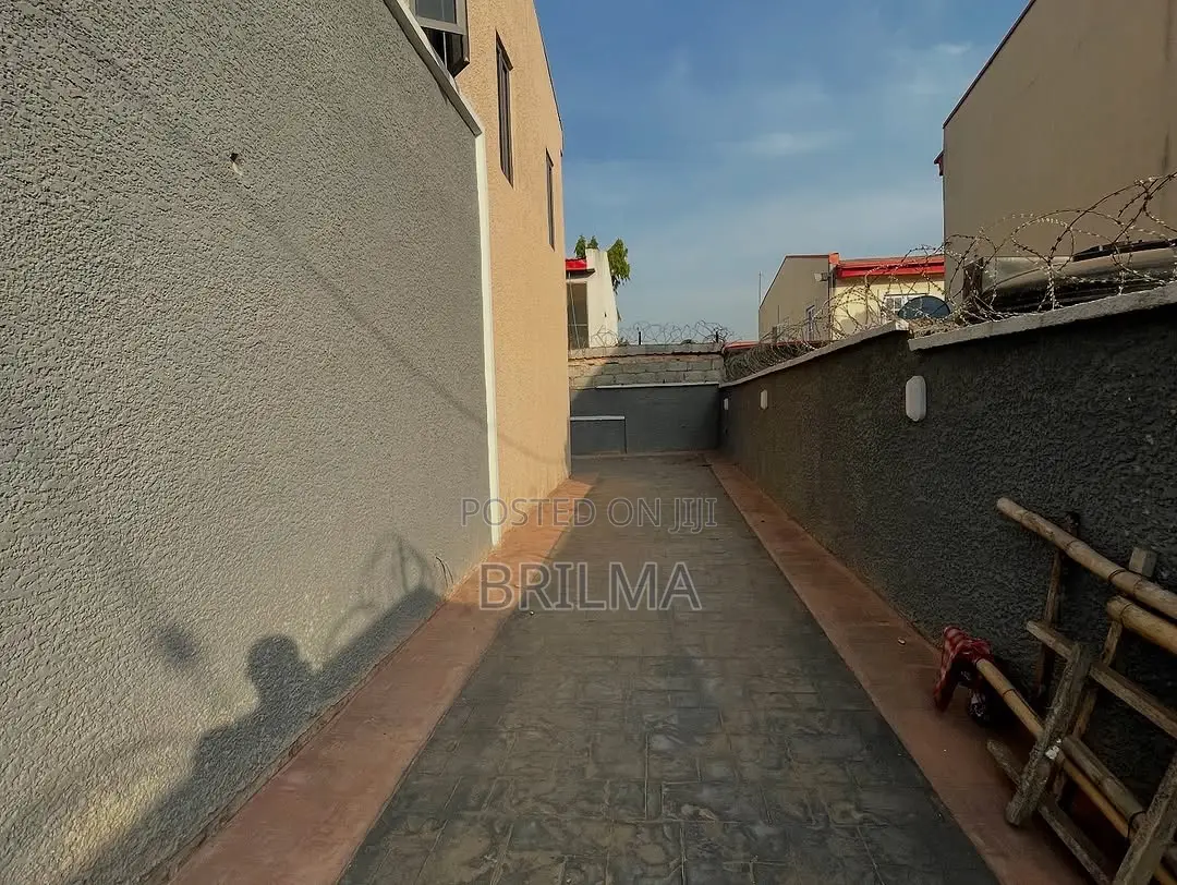 4bdrm Duplex in Kado for sale